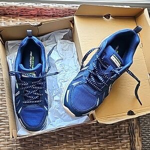 Skechers trail walking shoe, ladies size 8 navy, only worn once